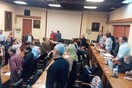 Χαμός στο Βόλο: Γροθιές στο δημοτικό συμβούλιο