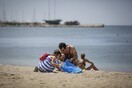 Σήμερα αυτοί οι πρόσφυγες καθάρισαν παραλία της Αθήνας από σκουπίδια, πλαστικά και αποτσίγαρα