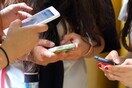 Ο Γαβρόγλου απαγορεύει τα κινητά στα σχολεία - Φωτογραφίες μόνο με άδεια κηδεμόνα