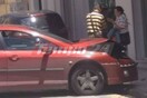 Τροχαίο στην Πάτρα: Ταξί «καρφώθηκε» σε βιτρίνα μετά από σύγκρουση με ΙΧ