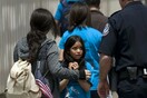 OHE: Τα παιδιά δεν πρέπει να χωρίζονται από τους γονείς τους