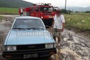 Απεγκλωβίστηκε ζευγάρι που παγιδεύτηκε σε χείμαρρο στη Λαμία