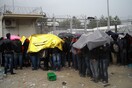 5.000 αδιάβροχα για τους πρόσφυγες που φτάνουν στη Λέσβο