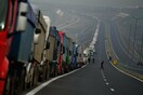 Ουρές χιλιομέτρων από φορτηγά στον Προμαχώνα - Ασφυκτική η κατάσταση με τους Βουλγαρους οδηγούς και τους Έλληνες αγρότες