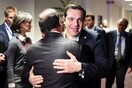 Δηλώσεις Τσίπρα και Ολάντ πριν τη Σύνοδο- Πρέπει να στηριχτεί η Ελλάδα, δηλώνει ο Γάλλος πρόεδρος