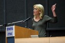 H Δούρου λέει πως είναι υποκρισία να να την κατηγορούν για απουσία από το μέτωπο της φωτιάς
