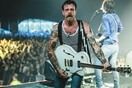 Υπέρ της οπλοκατοχής ο τραγουδιστής των «Eagles of Death Metal»