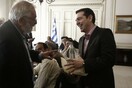 To καλύτερο σχόλιο για τη δήλωση Τσίπρα «Το μόνο που δεν μπορούν να μας πάρουν είναι τον ήλιο και το τσίπουρο»
