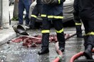 Φωτιά σε διαμέρισμα στον Πειραιά - Μάχη με τις φλόγες δίνουν οι πυροσβέστες