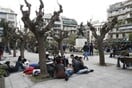 Δημοσίευμα του Οbserver γράφει για άνδρες που δίνουν 10 ευρώ για σεξ με πρόσφυγες και για φούρνο που στα περισσεύματα ρίχνει χλωρίνη