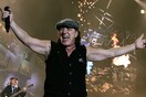 O frontman των AC-DC χάνει την ακοή του