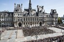 Ο Άκραμ Καν και 700 χορευτές σε μια γιγαντιαίων διαστάσεων χορογραφία στο Παρίσι