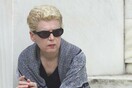 Τα δάκρυα της Έλενας Ακρίτα μιλώντας στις κάμερες για τον Βαγγέλη Γιακουμάκη
