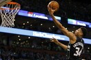 Αντετοκούνμπο στο Sports Illustrated: Έγινα killer στο γήπεδο επειδή είδα τους γονείς μου να παλεύουν