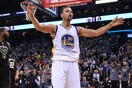 O άσσος του NBA Stephen Curry είναι ο κορυφαίος αθλητής της χρονιάς 2015