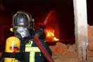 Φωτιά σε διαμέρισμα στα Μελίσσια: 3 άτομα στο νοσοκομείο με αναπνευστικά προβλήματα