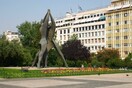 Βρέθηκε απαγχονισμένος αλλοδαπός στην πλατεία Κλαυθμώνος