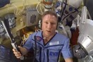 Ρώσος κοσμοναύτης ανέβασε βίντεο από τον ISS με τη ρωγμή στο Σογιούζ: «Όλα καλά»