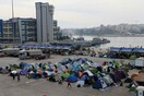 4.730 οι πρόσφυγες στο λιμάνι του Πειραιά - Πριν το Πάσχα θα έχουν φύγει όλοι είπε ο Βίτσας