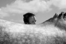 Το μοντέλο Edie Campbell φιλοδοξεί να κατακτήσει τoν ιππόδρομο