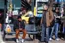 «Όταν ένας άνθρωπος αγκάλιασε τον μετανάστη, έσπασε κάτι μέσα μου»