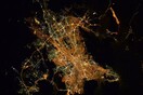 Αστροναύτης ανεβάζει φωτό της νυχτερινής Αθήνας και της λέει "Καληνύχτα"