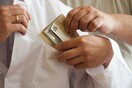 Μέλος του Πειθαρχικού ο γιατρός που κατηγορείται για «φακελάκι»