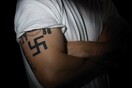 Τρέχουν να «σβήσουν» τα ναζιστικά τατουάζ