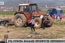 Αγρότης από την Ειδομένη άρχισε να οργώνει ανάμεσα στις σκηνές των προσφύγων