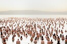 Ο διάσημος Spencer Tunick ανακοίνωσε πού θα γίνει η επόμενη μαζική γυμνή φωτογράφηση