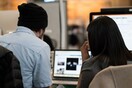 Οι πολλές ώρες στο Facebook μπορεί να αυξήσουν το αίσθημα της απομόνωσης