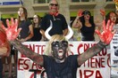 Θρήνος στην κηδεία του ταυρομάχου και διχασμός για το αιματηρό έθιμο
