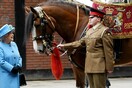 Η βασίλισσα Ελισάβετ έχει χαρούμενη διάθεση