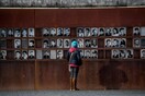 Σαν σήμερα 28 χρόνια πριν γκρεμίστηκε το Τείχος του Βερολίνου