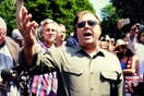YouTube, Facebook, Spotify και Apple διέγραψαν περιεχόμενο του Αμερικανού ακροδεξιού Άλεξ Τζόουνς