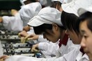 BBC: Άθλιες οι συνθήκες εργασίας στα εργοστάσια παραγωγής προϊόντων της Apple