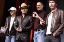 Το συγκρότημα U2 στα αποκαλυπτήρια του iPhone 6
