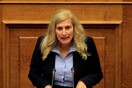 «Σφαγή» Χατζή- Αυλωνίτου στον αέρα: Είσαι άσχετη, 1.000 σταυρούς πήρες και μιλάς