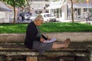 Η αριστούχος Σουλτάνα Γκέσσου πήρε το απολυτήριο Γυμνασίου με 19,6 στα 82 της