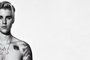 Ο Justin Bieber μας αποκαλύπτει την ιστορία πίσω από κάθε τατουάζ του