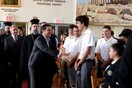 Μαθητής αρνήθηκε τη χειραψία με τον Τσίπρα