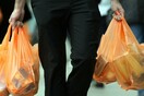 Κάτι πρέπει να γίνει με τις σακούλες στην Ελλάδα - Πρώτοι με 363 σακούλες για κάθε κάτοικο ανά έτος.
