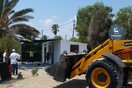 Κατεδαφίστηκε αυθαίρετο σε παραλία της Ρόδου- Στο μικροσκόπιο κι άλλες παρόμοιες περιπτώσεις
