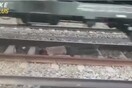 Τι κάνεις, όταν το τρένο περνάει -κυριολεκτικά- από πάνω σου;