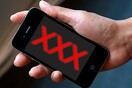 Οι κάτοχοι smartphone 'πρωταθλητές' στην πορνογραφία