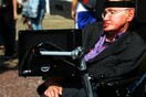 Ο Στίβεν Χόκινγκ θα «μιλήσει» με εγκεφαλική κορδέλα