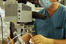 Πραγματοποιήθηκε η πρώτη στον κόσμο ρομποτική επέμβαση μέσα στο μάτι