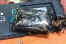 Kινητό Samsung άρχισε να βγάζει καπνούς και σπίθες στη διάρκεια πτήσης