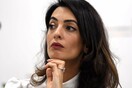 H Αμάλ Κλούνεϊ προειδοποιεί τον Τραμπ: Οι ιδέες του παραβιάζουν τα ανθρώπινα δικαιώματα