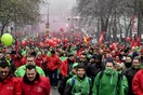 Επεισόδια στις Βρυξέλλες- Χιλιάδες δημόσιοι υπάλληλοι στους δρόμους για τις αναρρωτικές άδειες